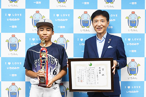 記念撮影の様子の写真