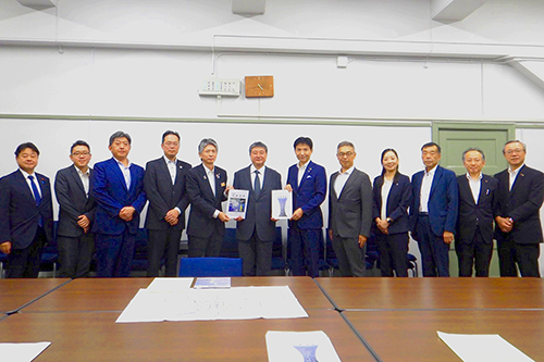 市長が財務省へ要望活動している写真