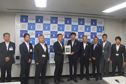 市長が水資源機構中部支社へ要望活動している写真