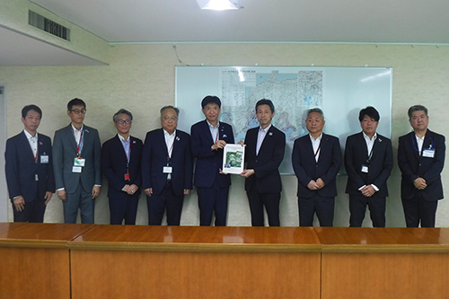 市長が中部地方整備局へ要望活動している写真