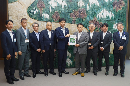 市長が愛知県へ要望活動している写真