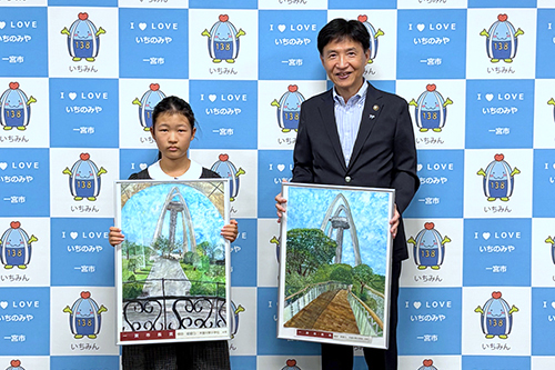 市長が記念撮影をしている写真