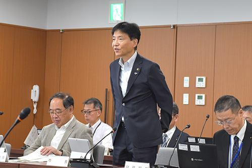 市長があいさつをしている写真
