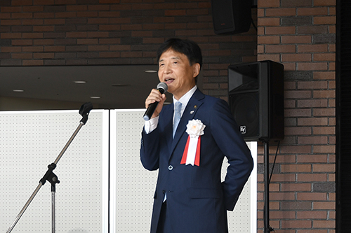 市長があいさつしている写真