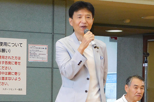 市長があいさつしている写真