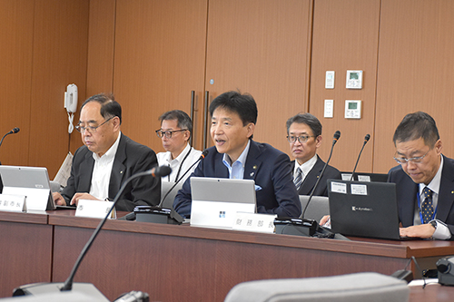 議会運営委員会の様子の写真