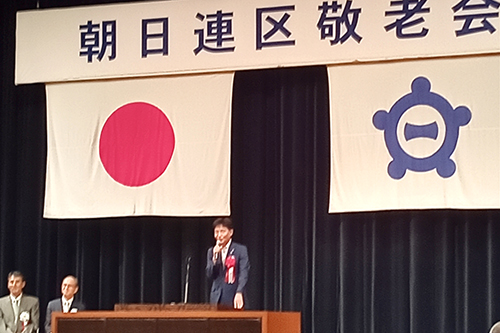 市長があいさつしている写真
