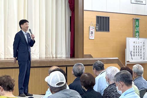 市長があいさつしている様子の写真
