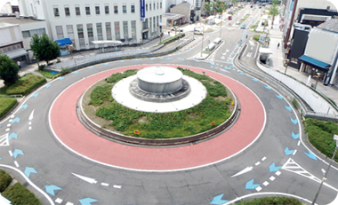 銀座通りにあるラウンドアバウトの写真