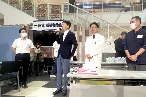 会場で市長があいさつしている様子の写真