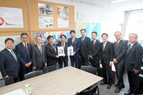 国土交通省に要望活動している写真