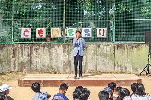 市長があいさつしている様子の写真
