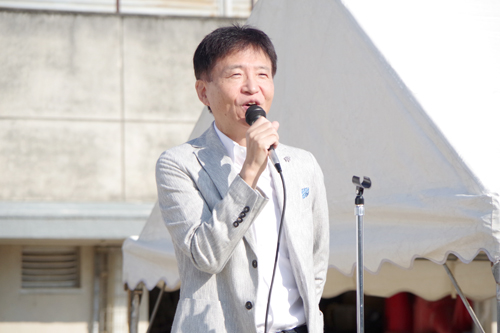 市長があいさつしている様子の写真