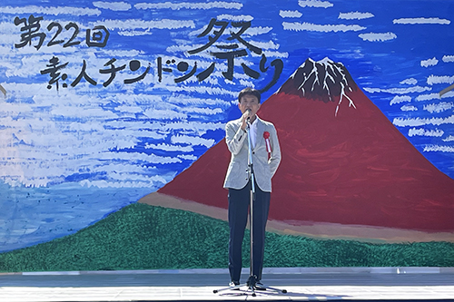 市長があいさつしている様子の写真