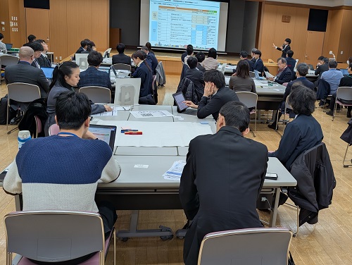 i-スマ定例会兼ワークショップにて説明中の様子です。