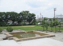 一宮市テニス場の噴水前